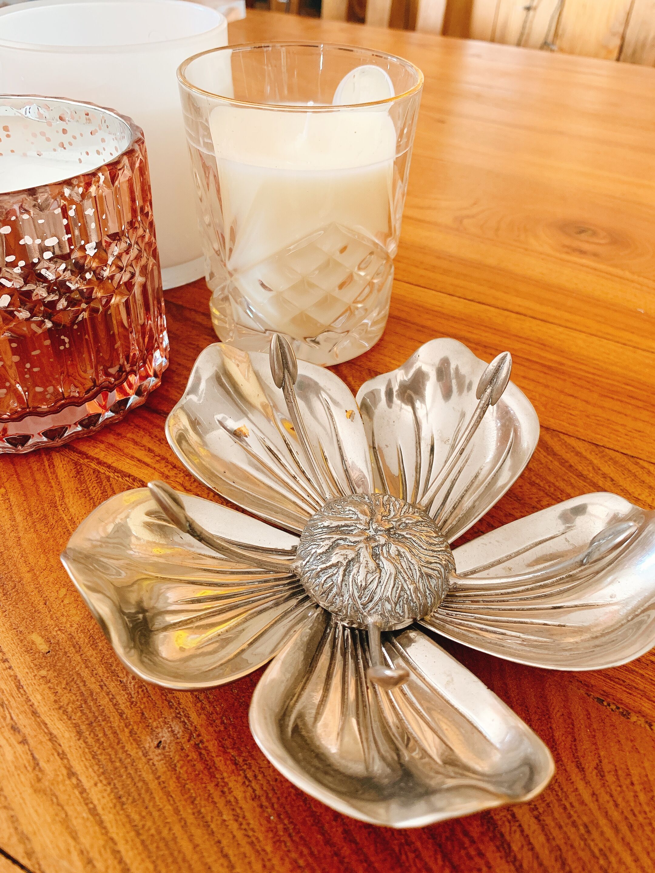 Empty ashtray pocket individual flower art deco