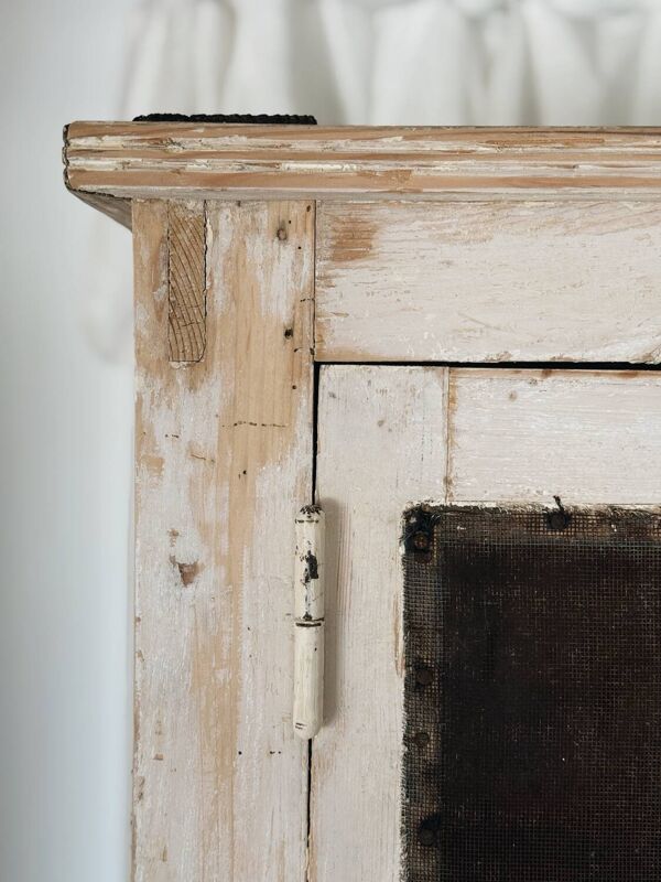 Buffet, vaisselier en bois patiné écru