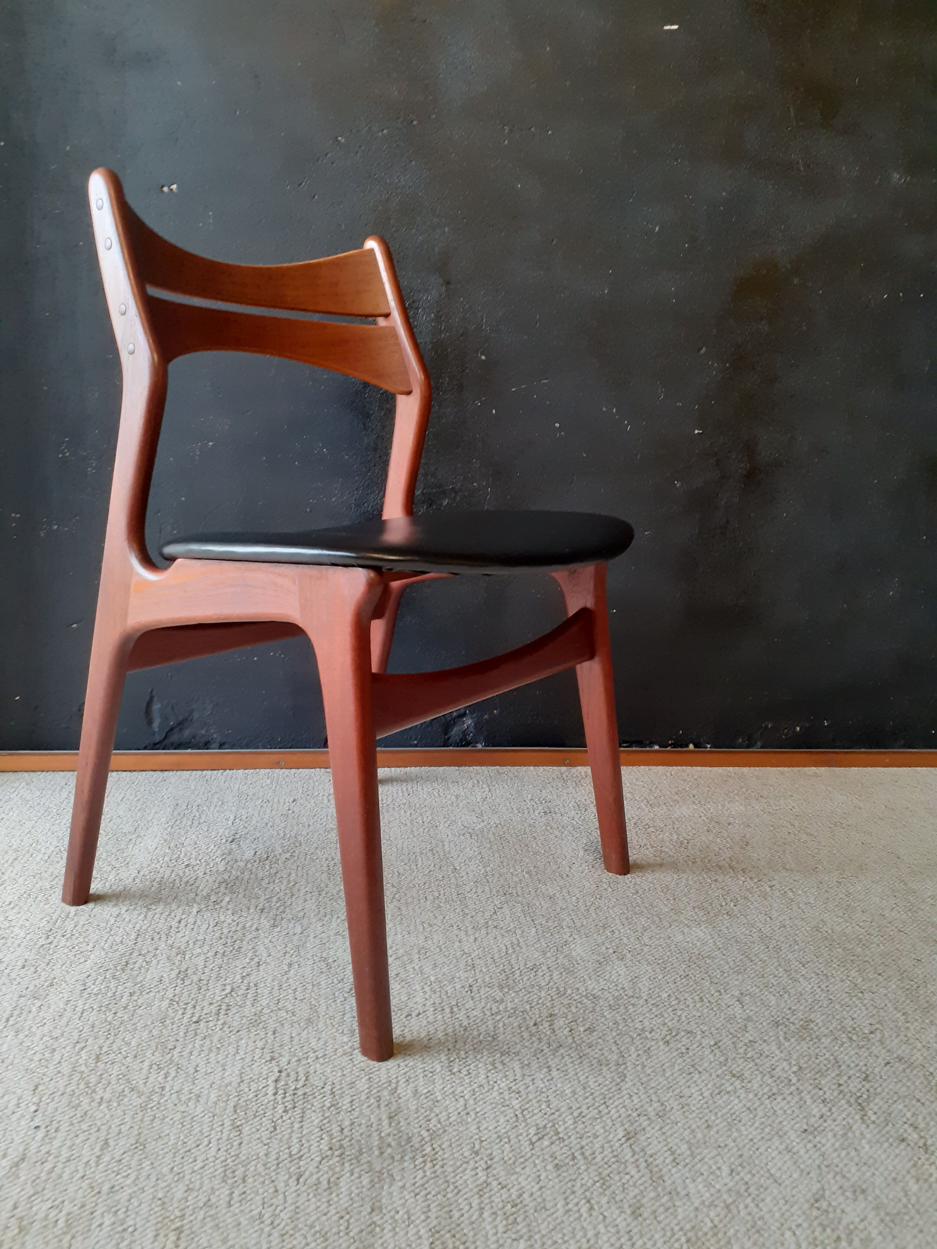 4 Danish chairs in solid teak, model 310 , design Erik Buch