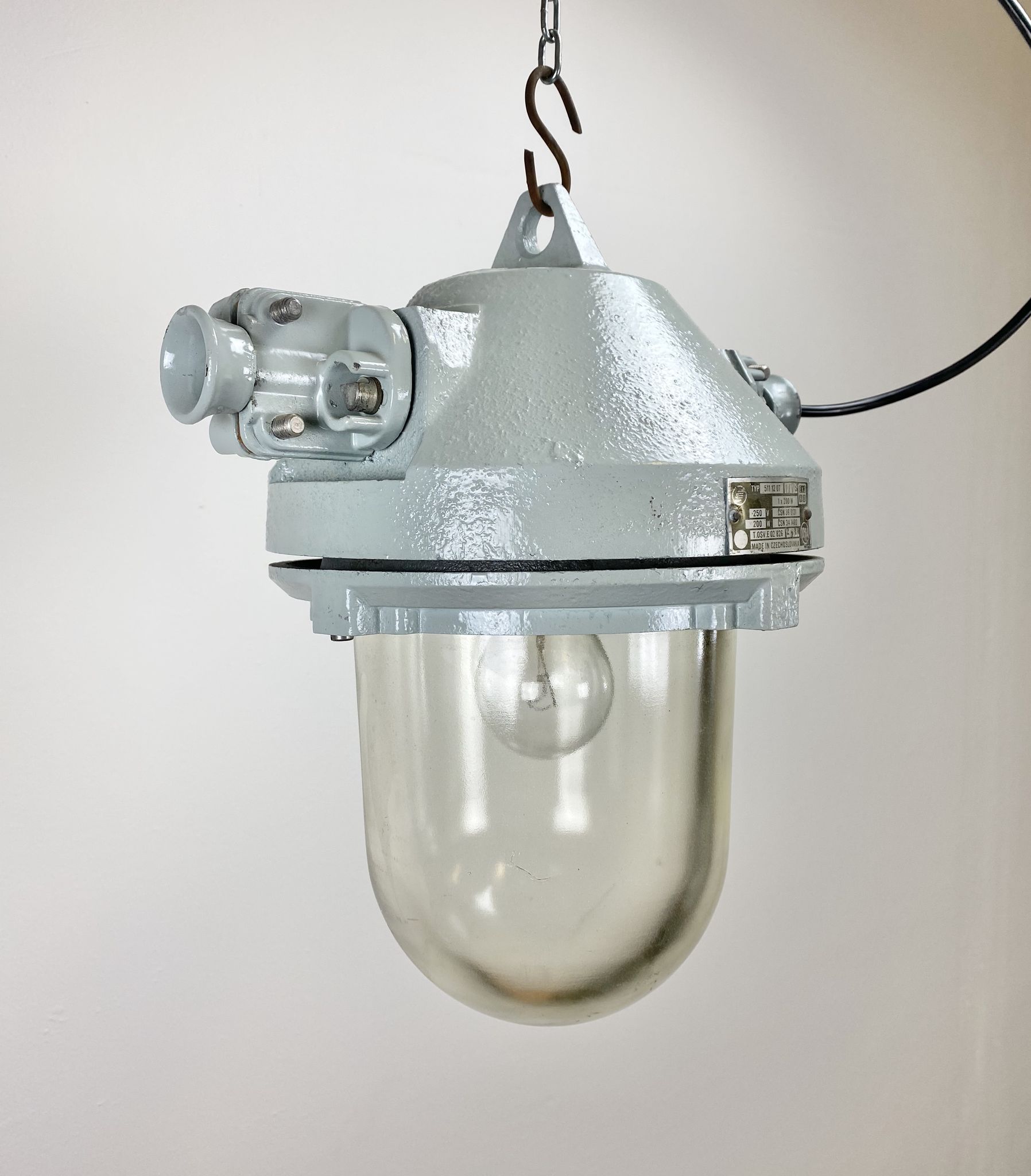 Lampe industrielle grise antidéflagrante, années 1970