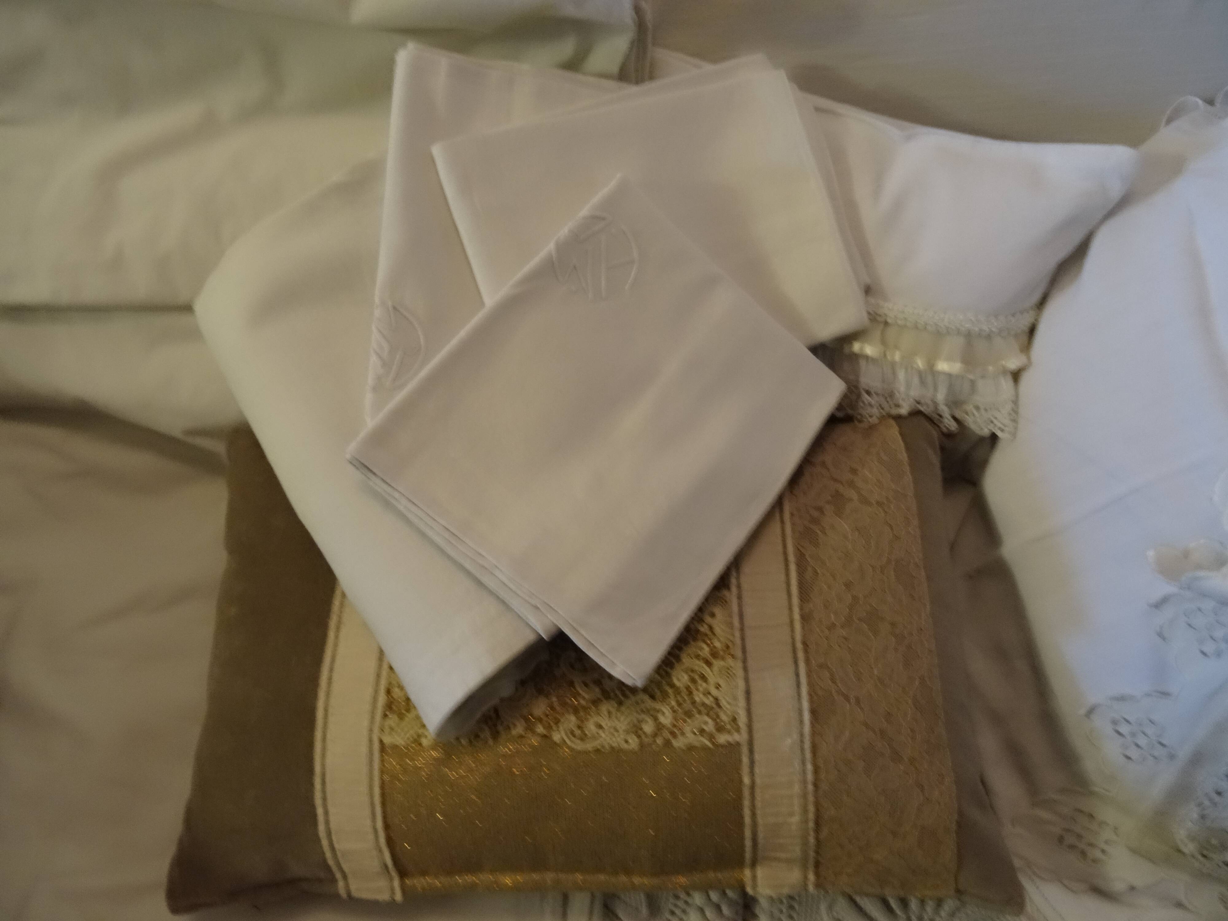 Lot 3 sheets and 3 monogrammed assorted piles