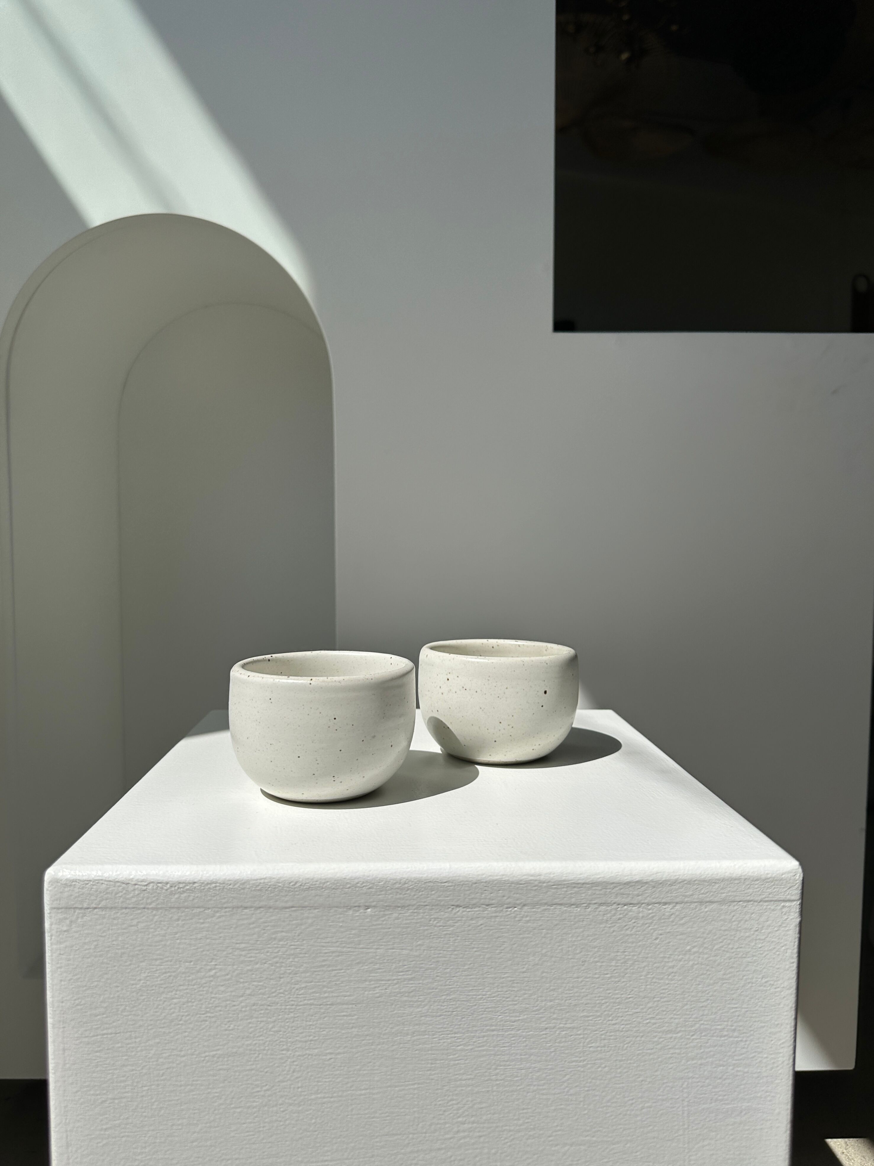 Trio of white ceramic cups D9cm