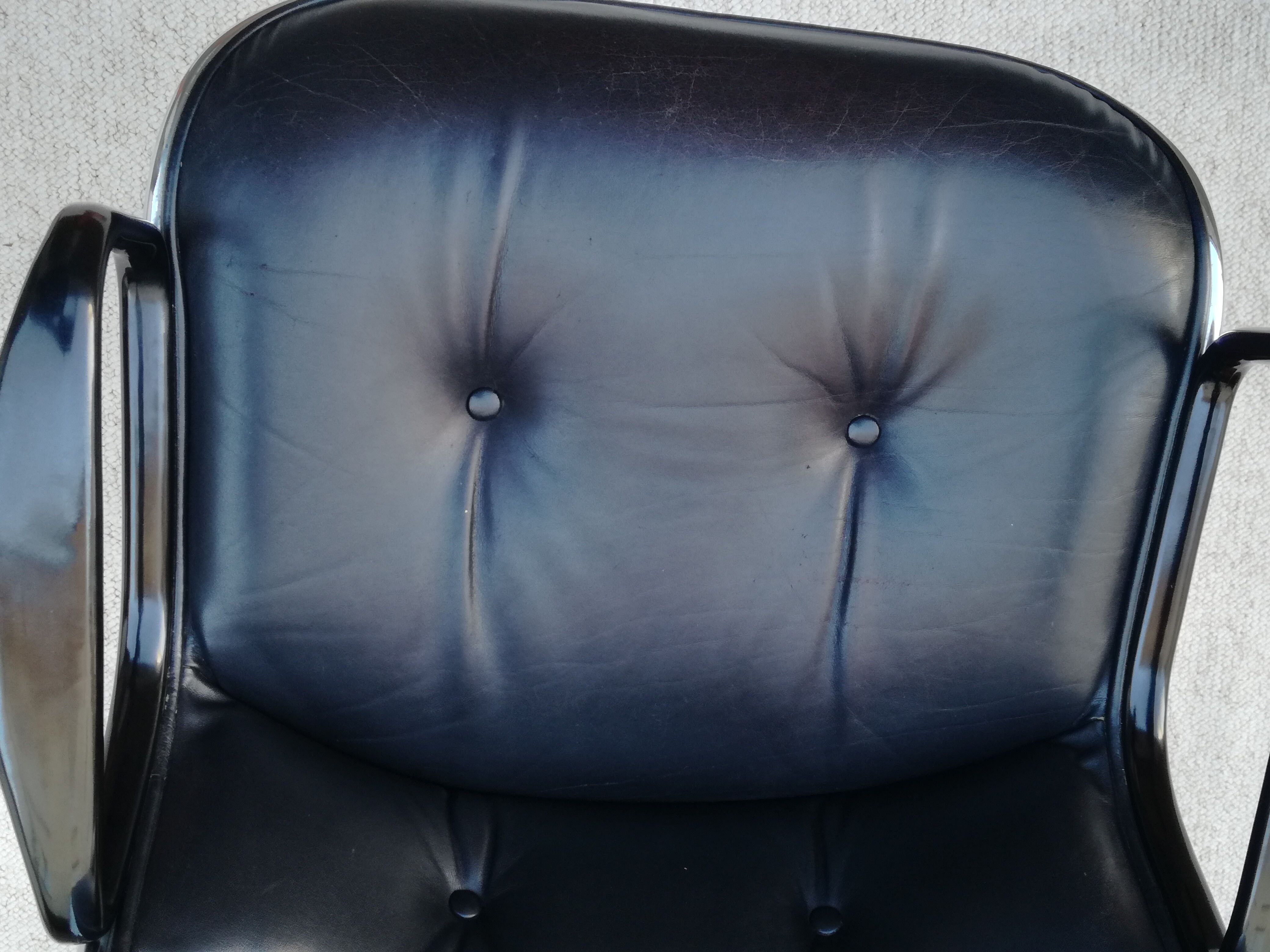 Executive model swivel chair by Charles Pollock edited by Knoll, 1970s