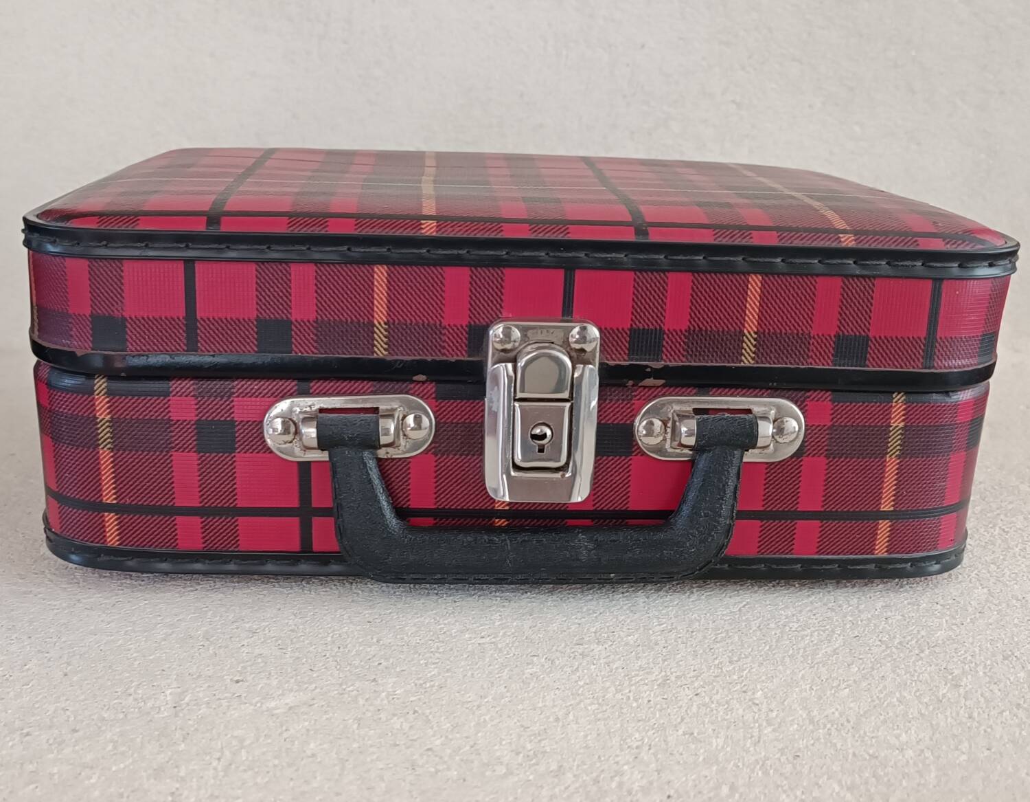 Small vintage tartan pattern suitcase