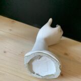 Hand baguier stings flowers