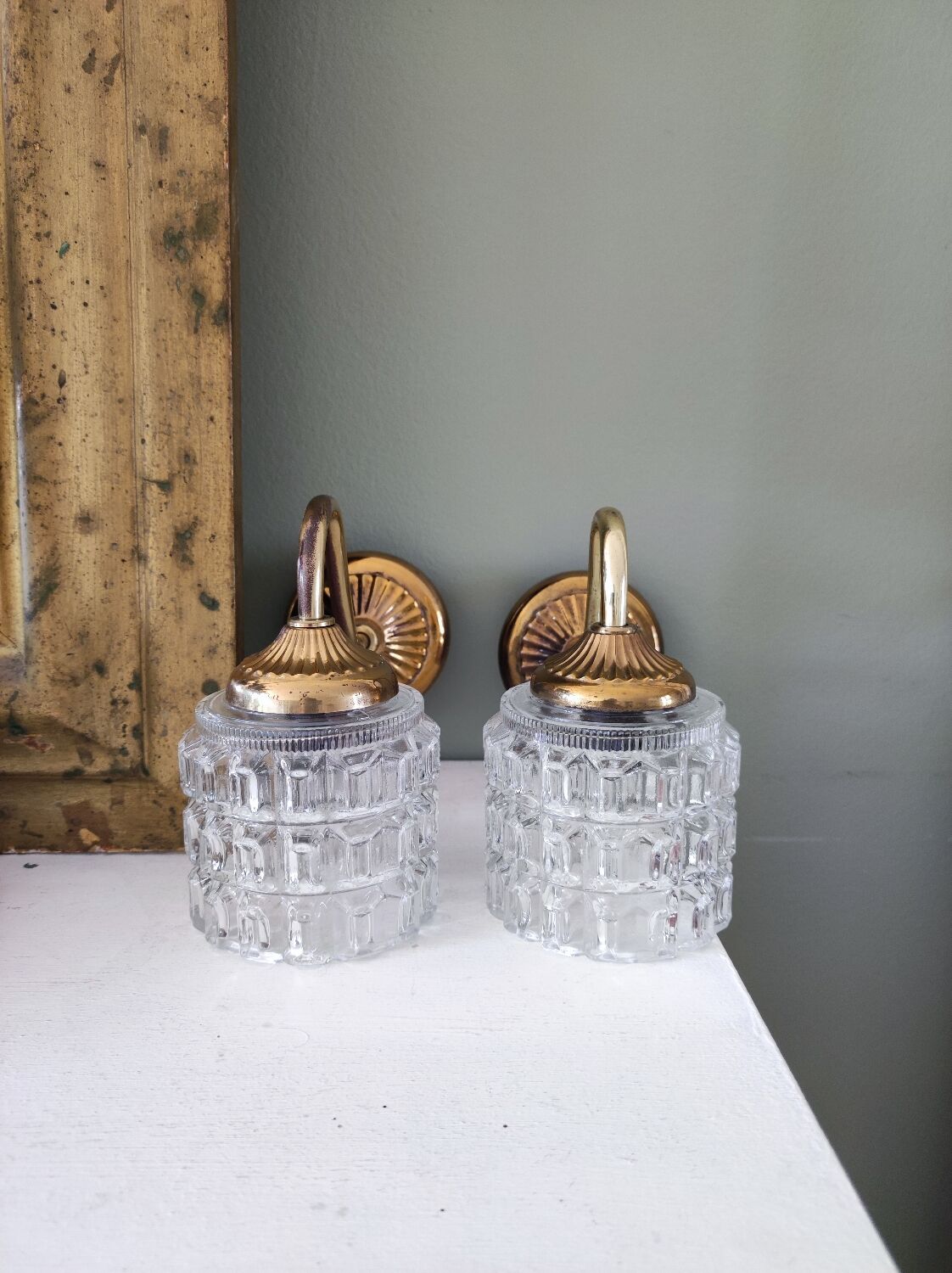 Duo of wall sconces