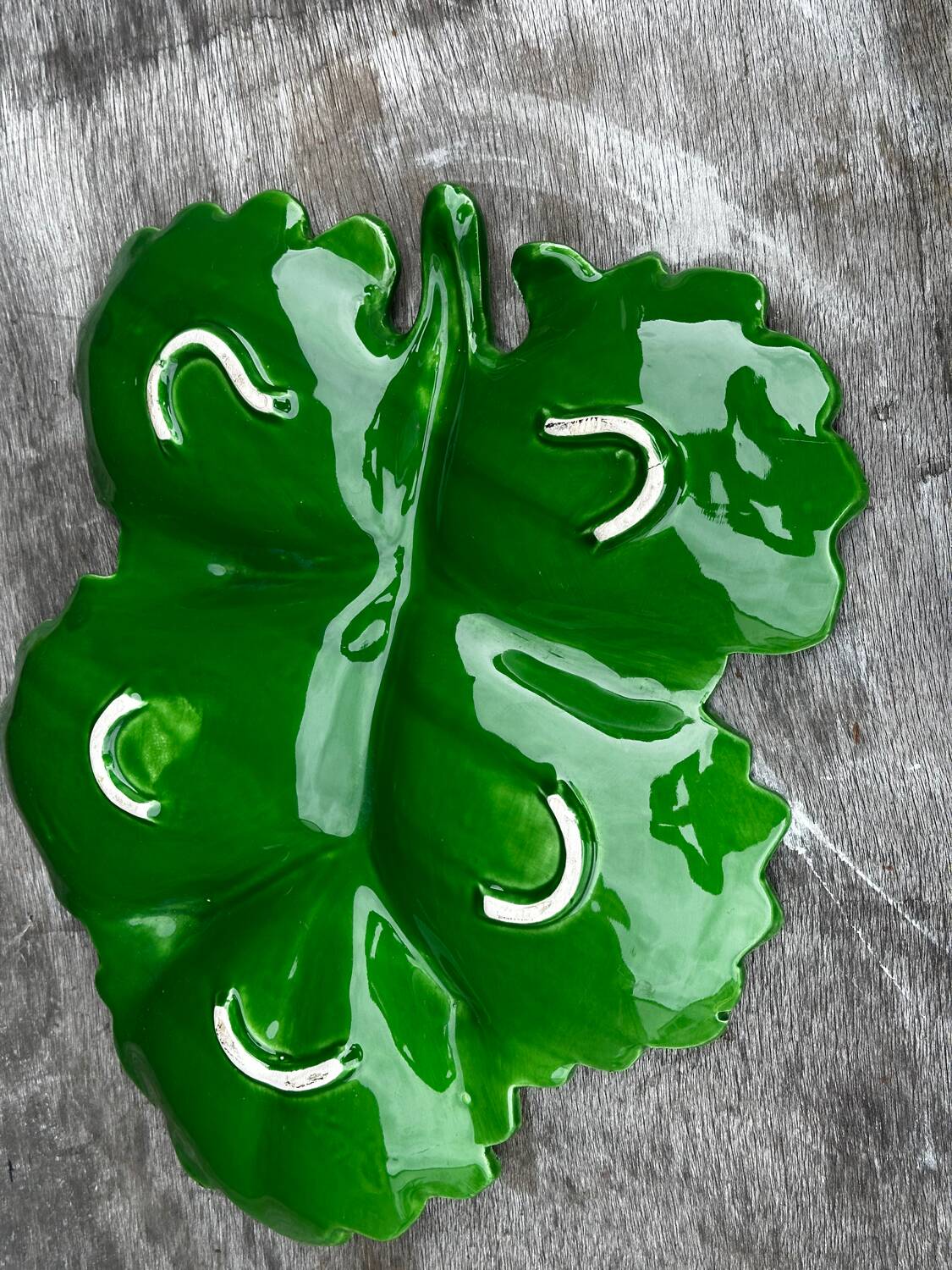 Green Ceramic Hors d'Oeuvres Dish in Leaf Shape, Art Deco Period