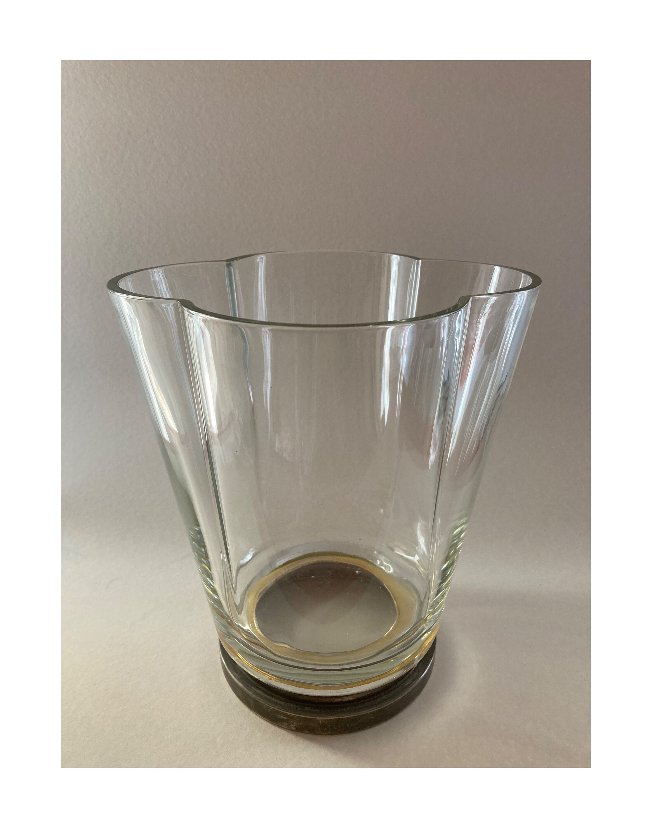 Glass vase