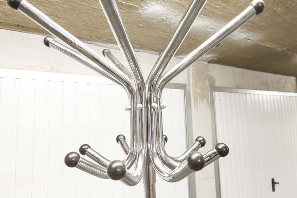 Porte manteau perroquet 16 patères industriel en métal chromé et base + boules noires 1960