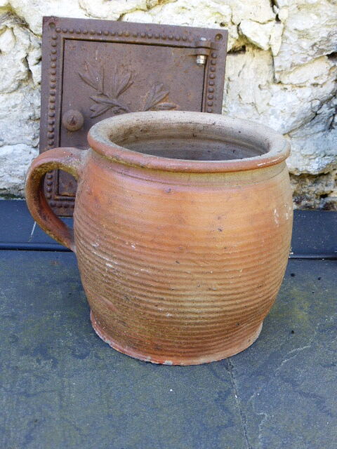 Sandstone pot with handle