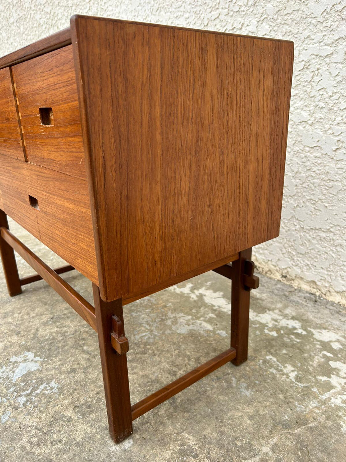 Scandinavian chest of drawers 4 drawers