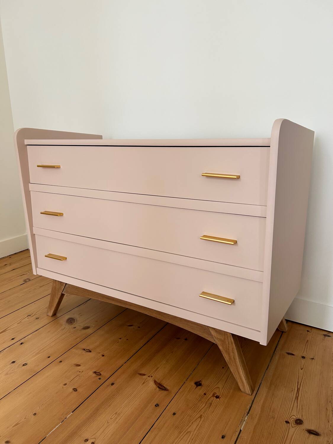Vintage beige/rosé chest of drawers (farrow & ball)