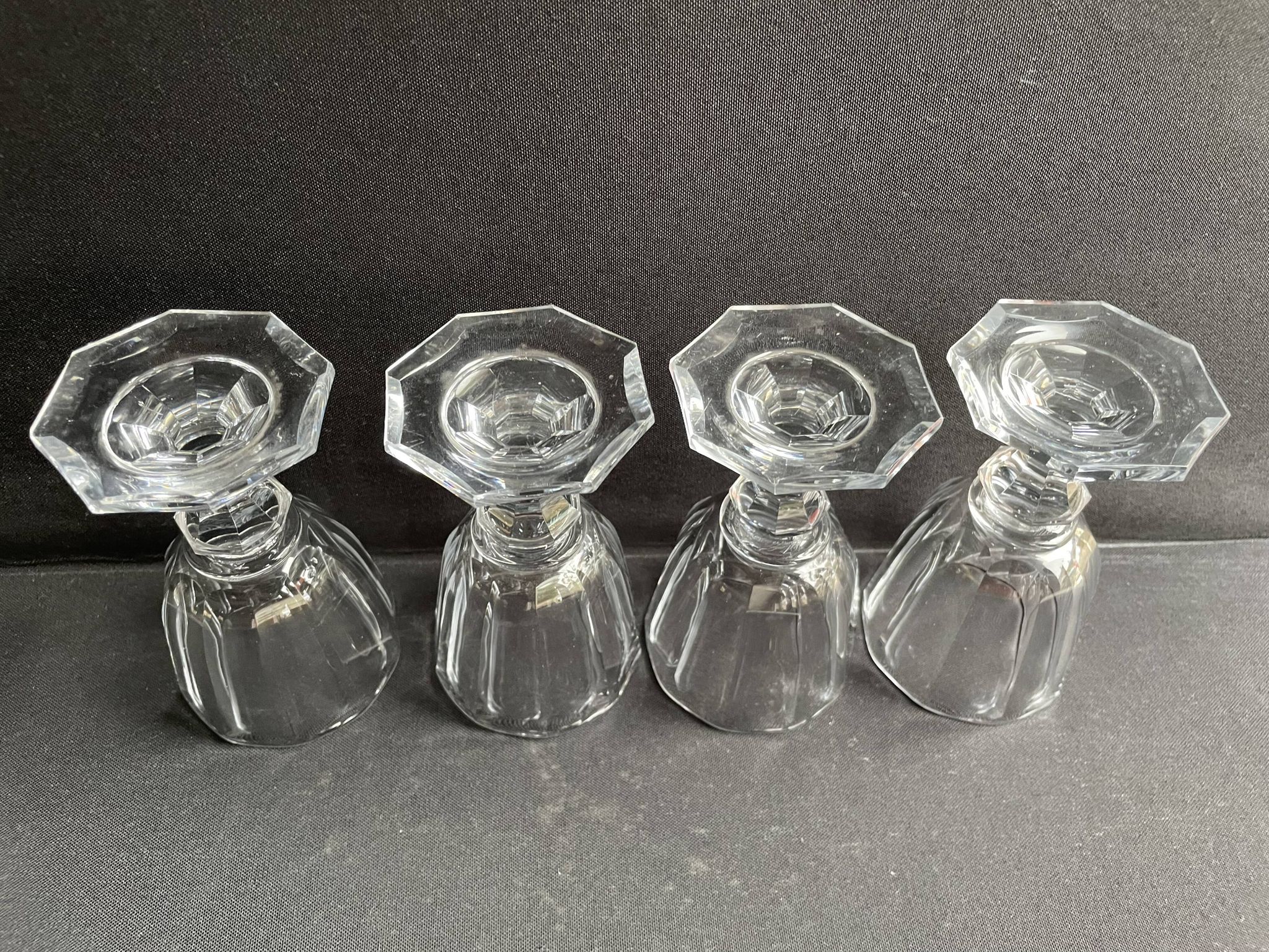4 Verres à vin – Cristal fort taillé