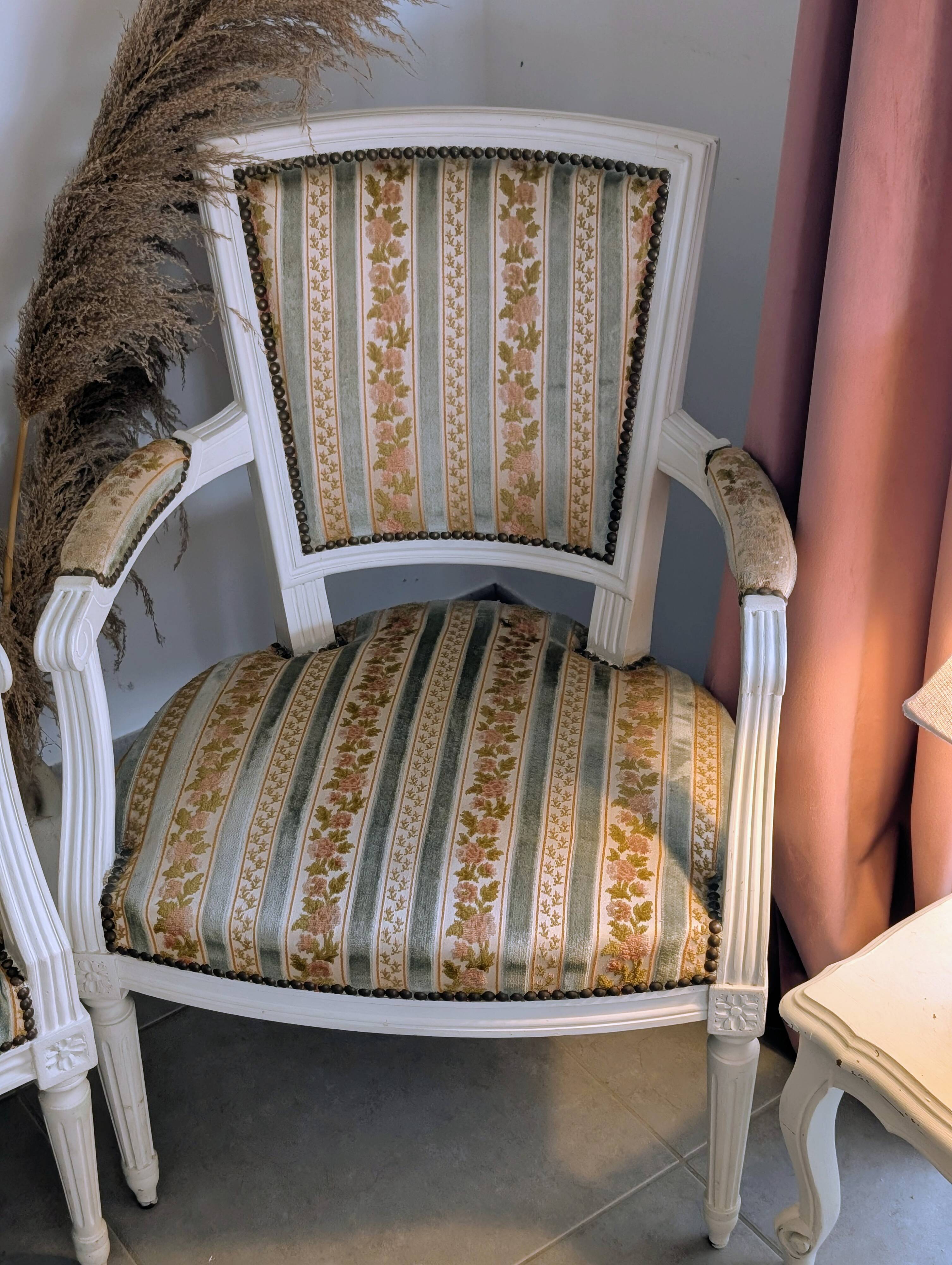 Louis XVI salon: lot of a banquette and two armchairs