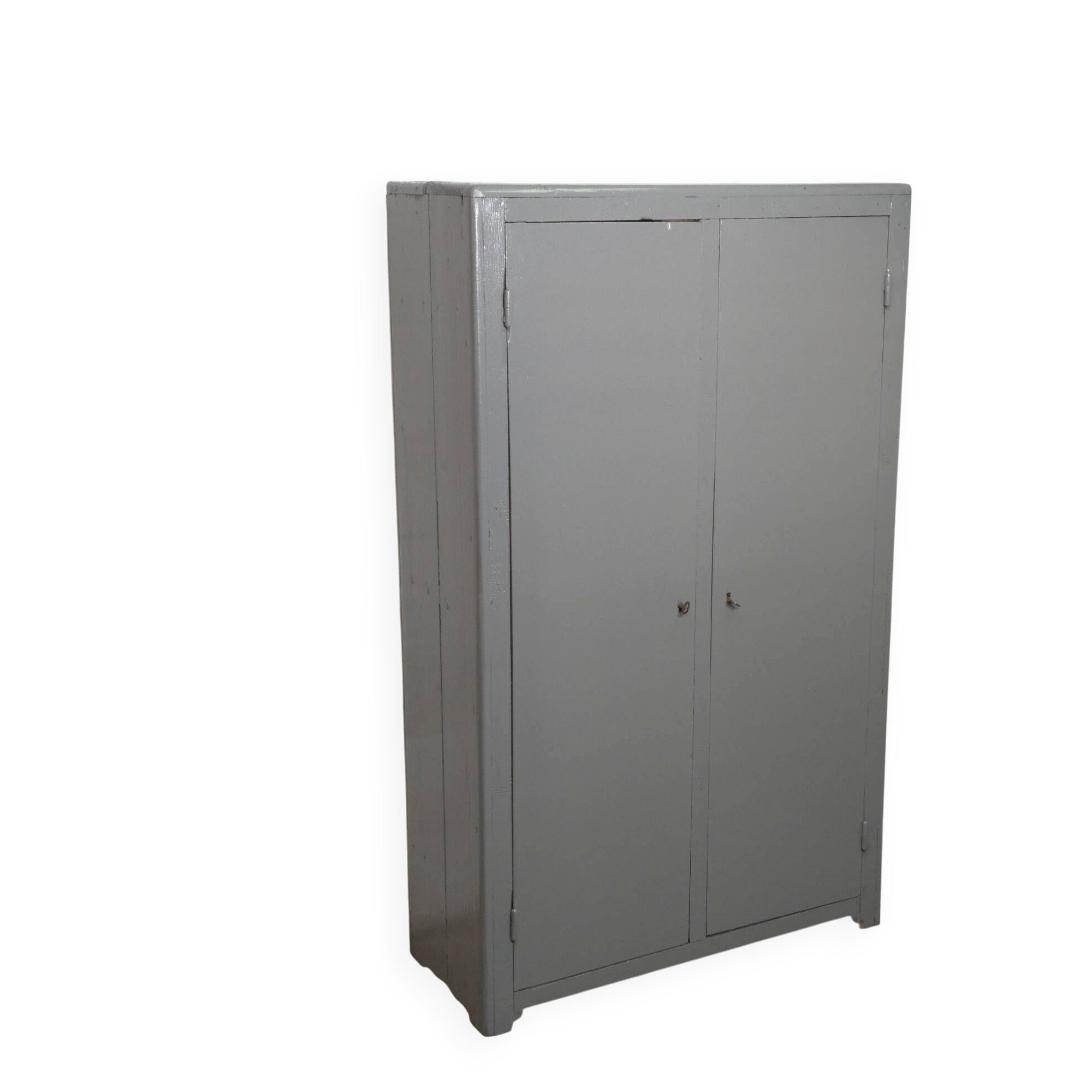 Curved wardrobe workshop locker made of wood repainted in grey.