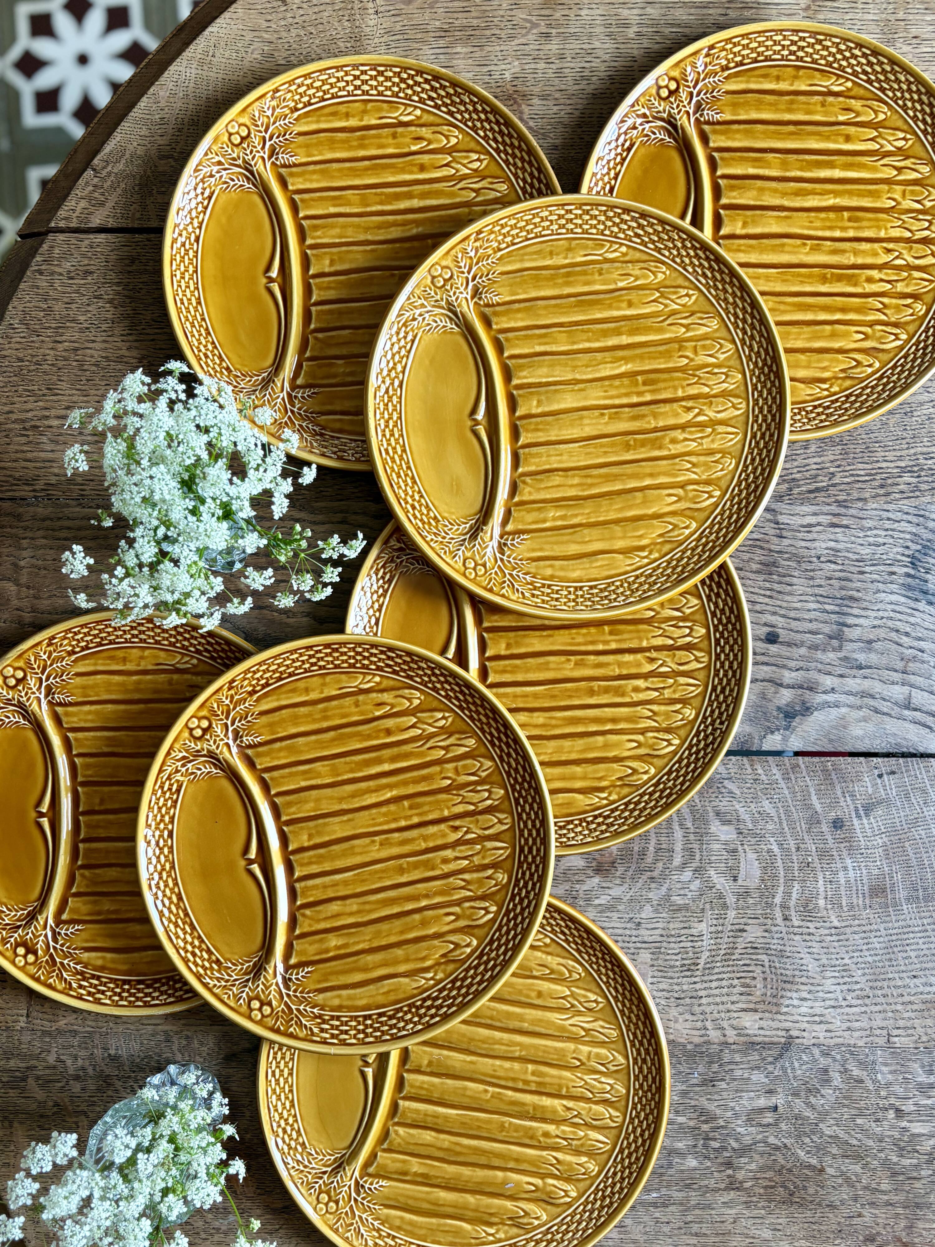 Lot de 7 assiettes à asperges vintage