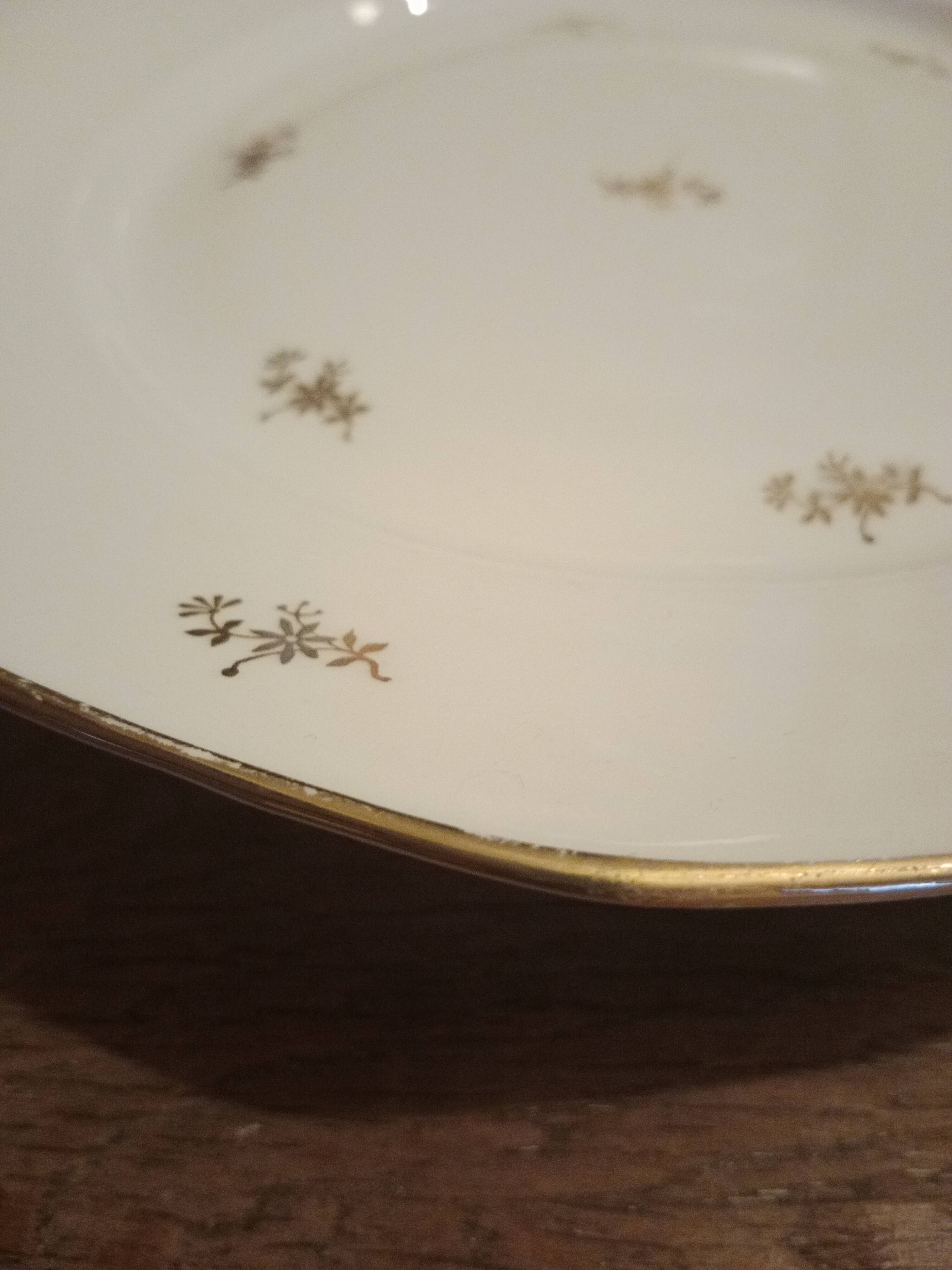 Vintage presentation plate on foot