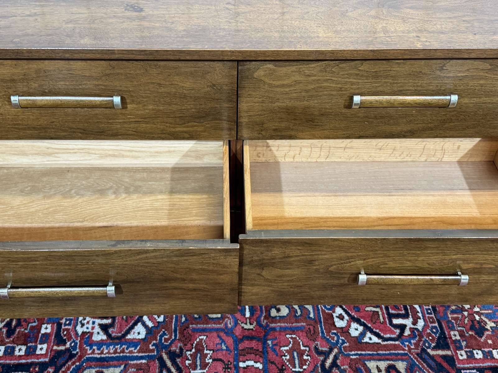Art Deco style commode from the 1950s in walnut and oak - American manufacturer