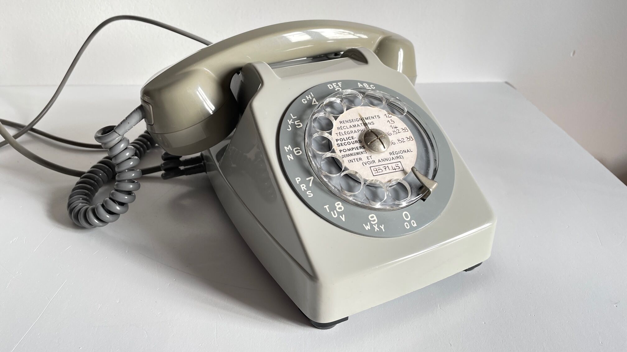 Telephone vintage gris p.t.t. paris