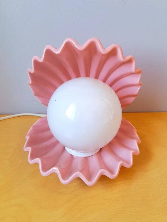 Ceramic and opaline shell lamp