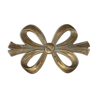 Knot-shaped underside