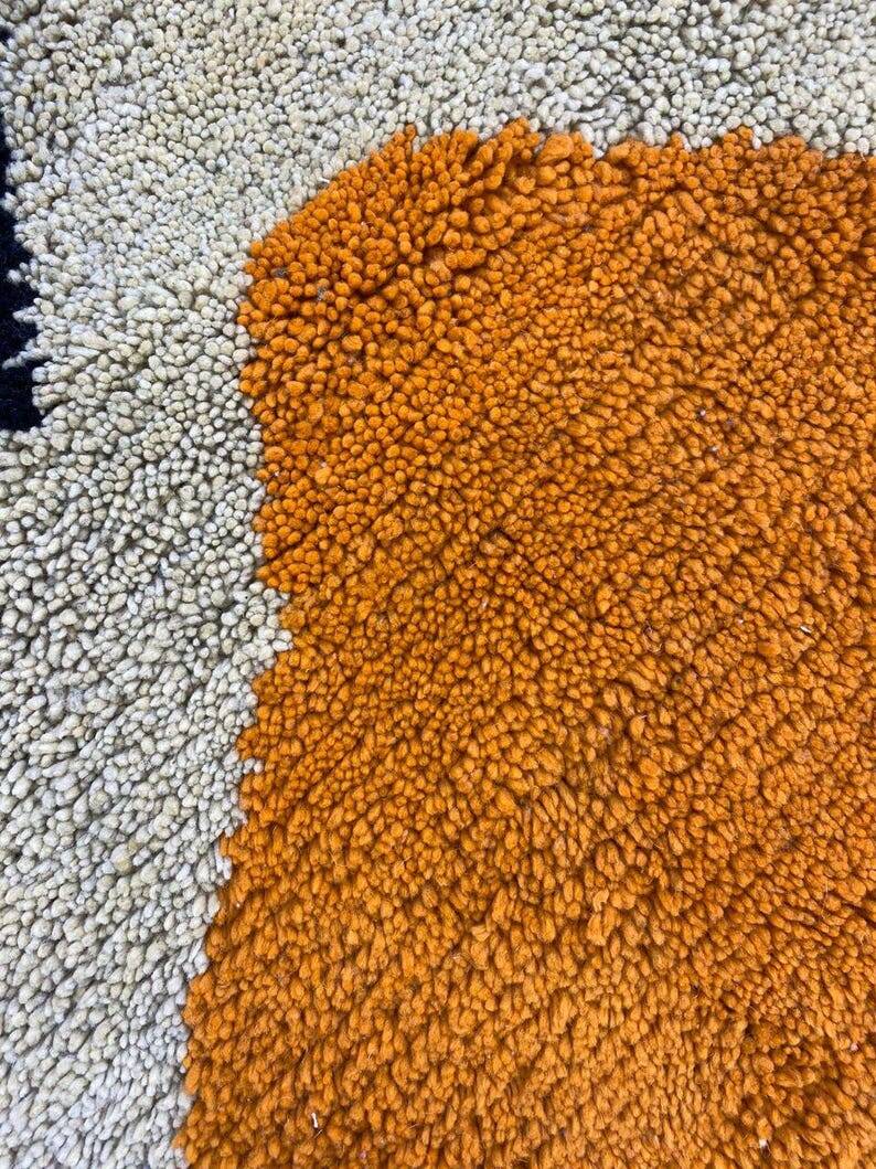 Traditional hand-woven Beni Ouraine rug, size 150 x 250 cm