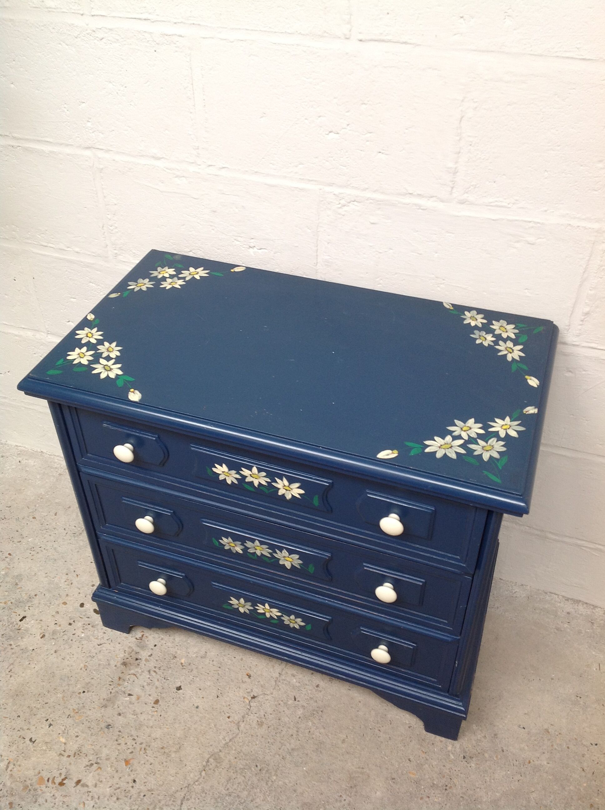 Dresser wood patterns flowers