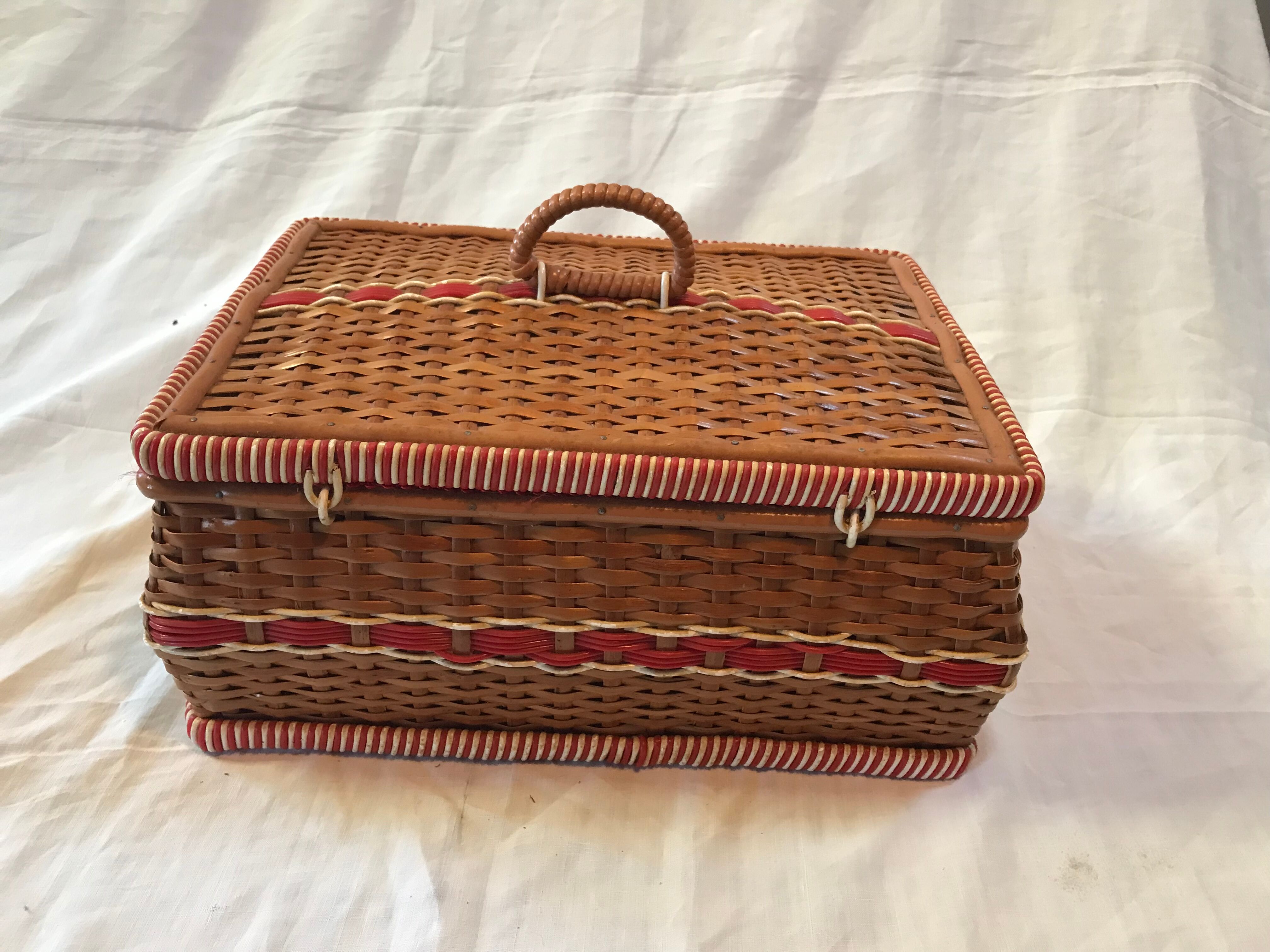 Vintage wicker and "scoubidou" box