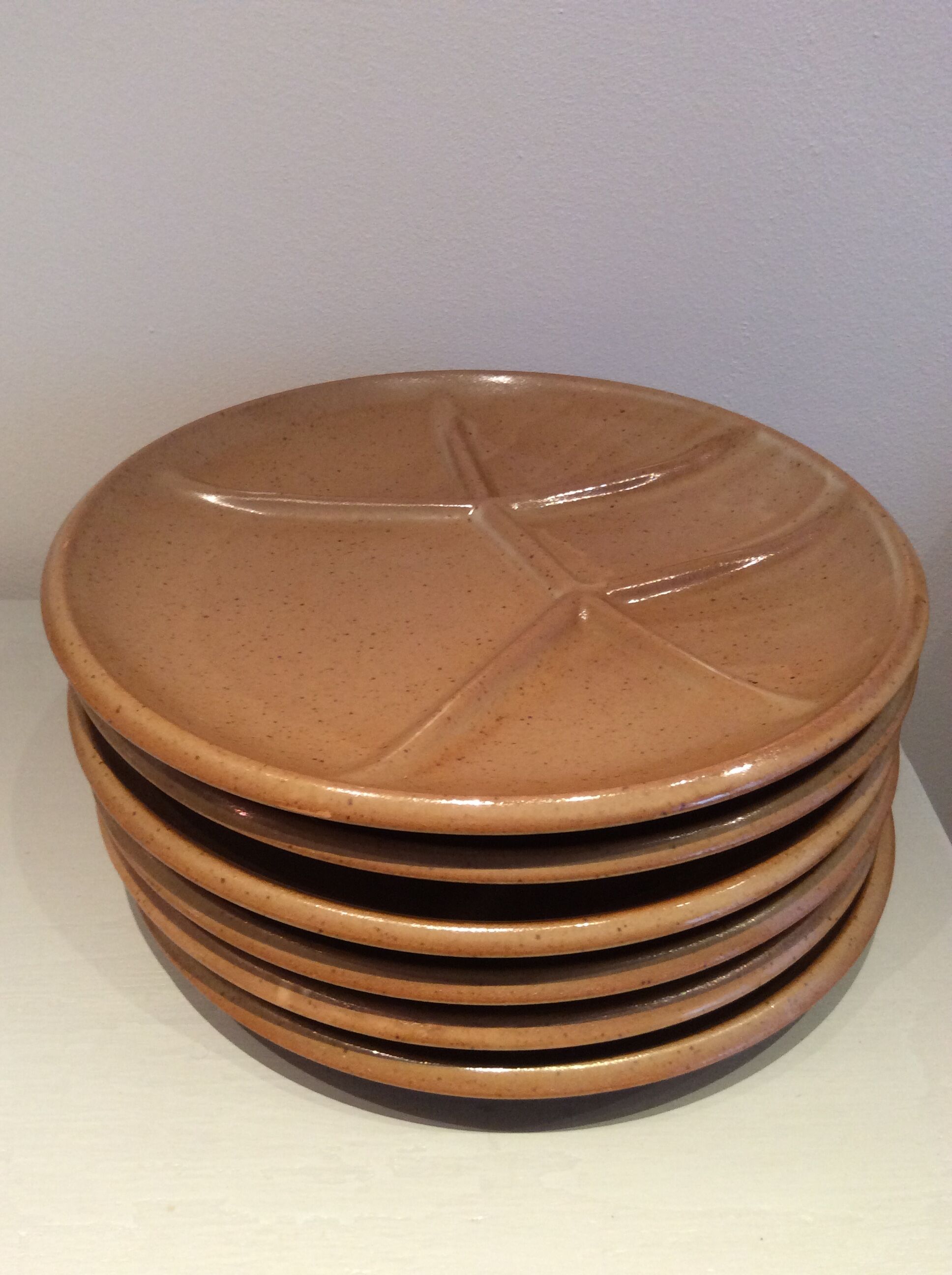 12 assiettes à compartiments ou fondue en grès vintage