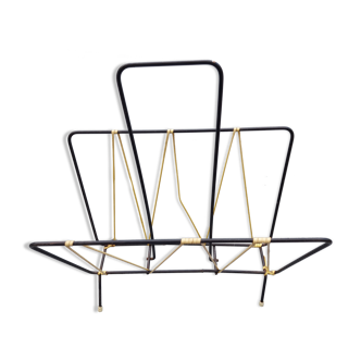 Metal and scoubidou magazine holder