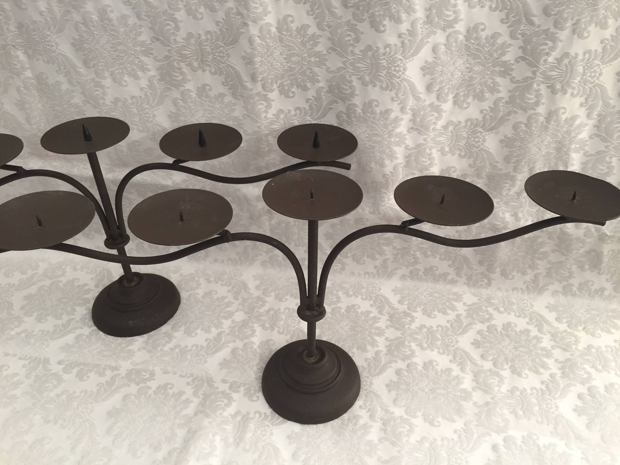 Paire de pique cierge porte bougies chandeliers candélabres bougeoirs fonte