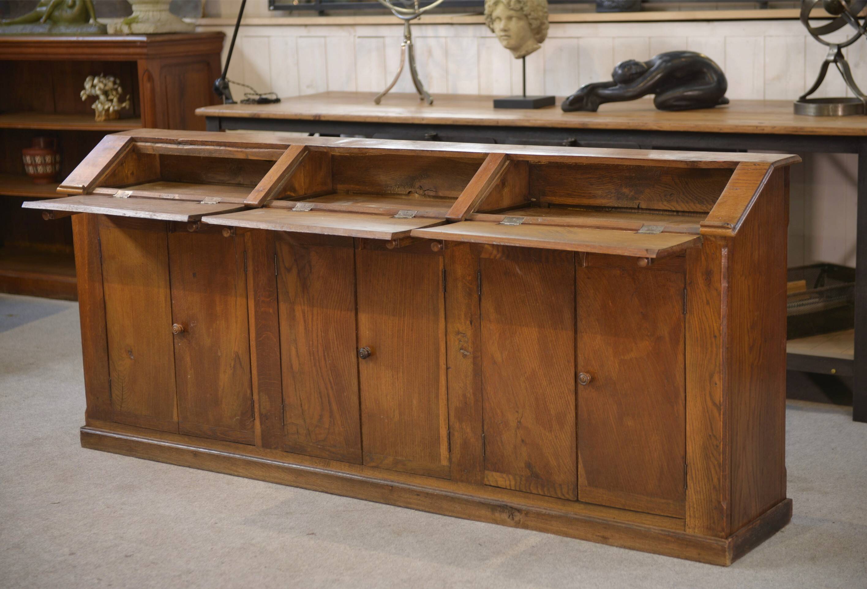 Grocer's counter / workshop furniture in solid oak from the 1920s