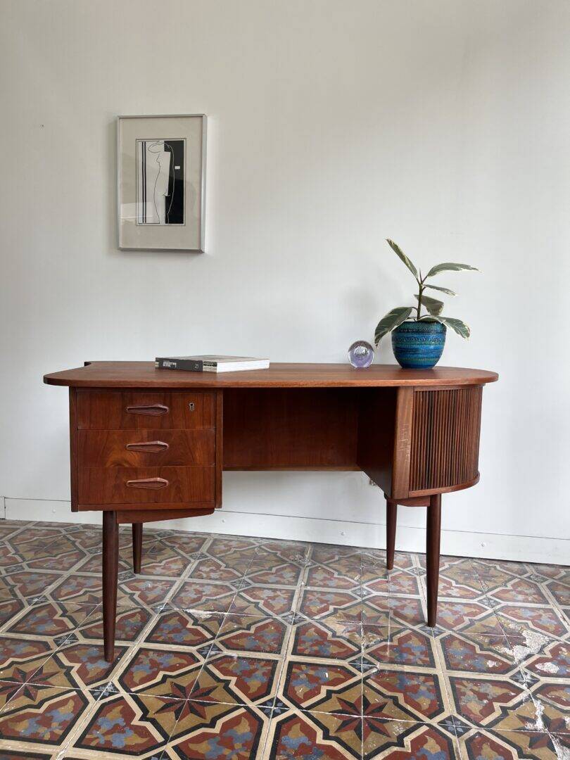 Danish kidney shaped desk