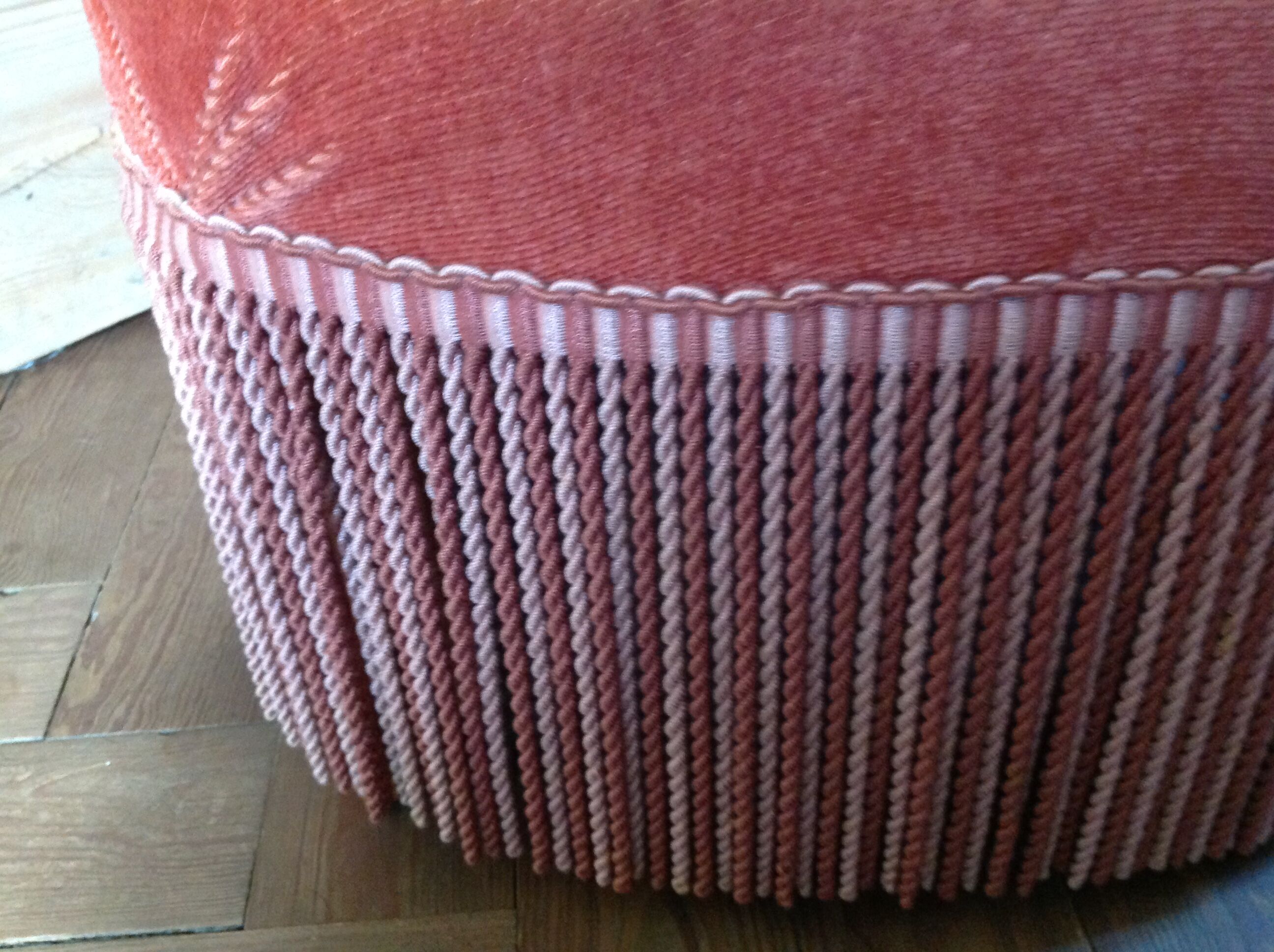 Pink velvet toad chair