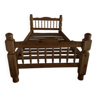 Single bed in solid wood, slatted base