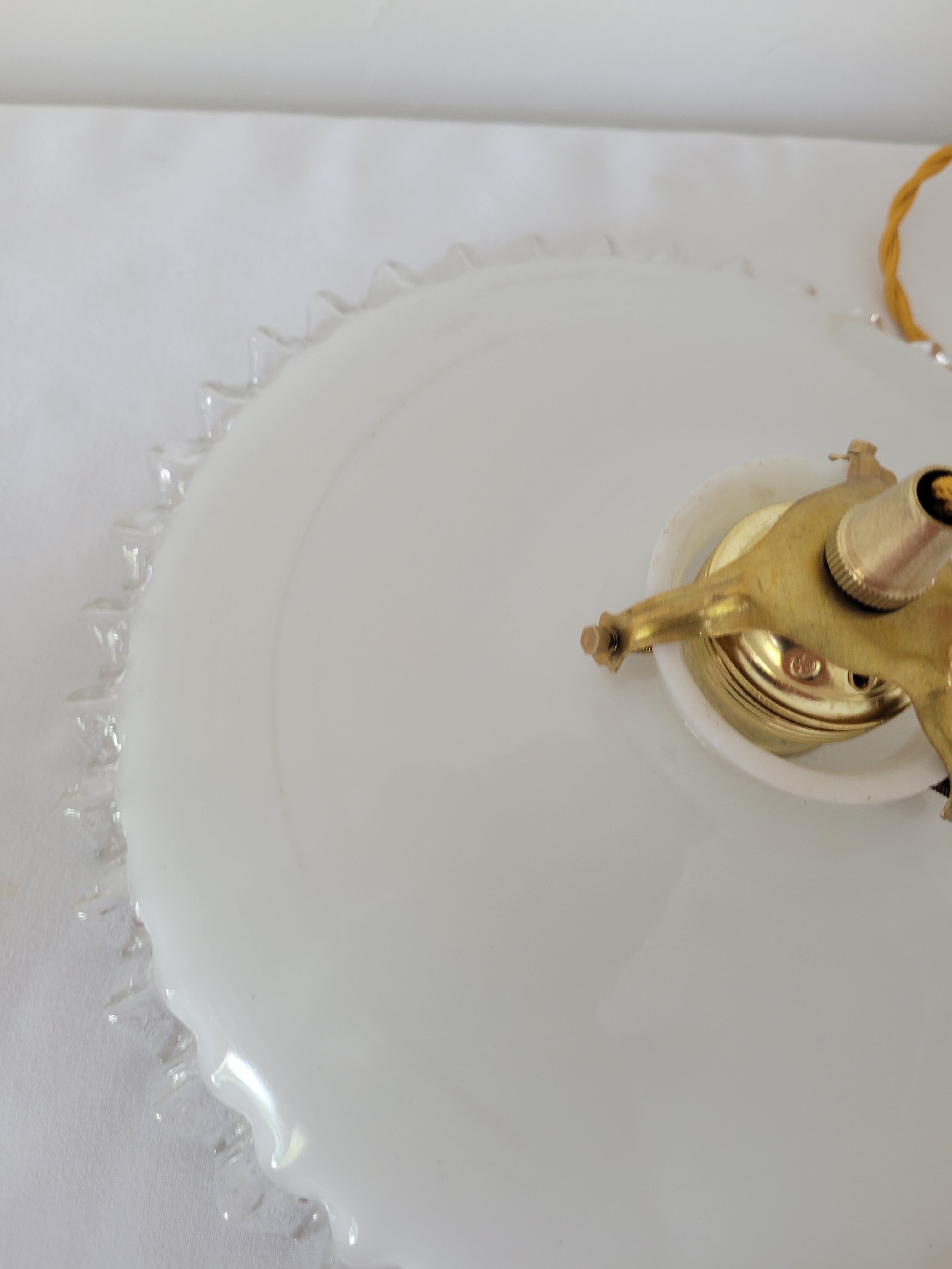 Serrated opaline suspension