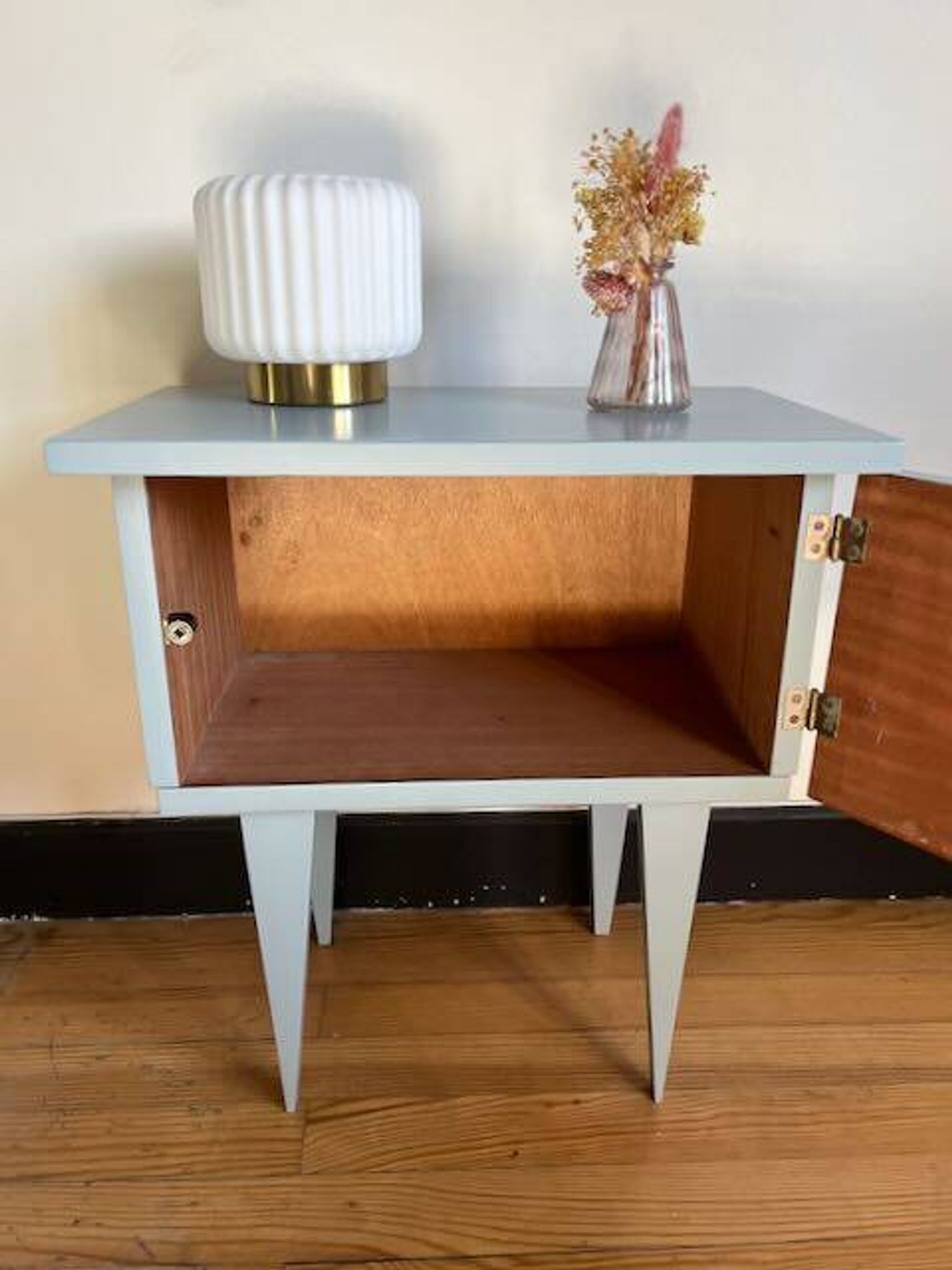 Jeanne bedside table