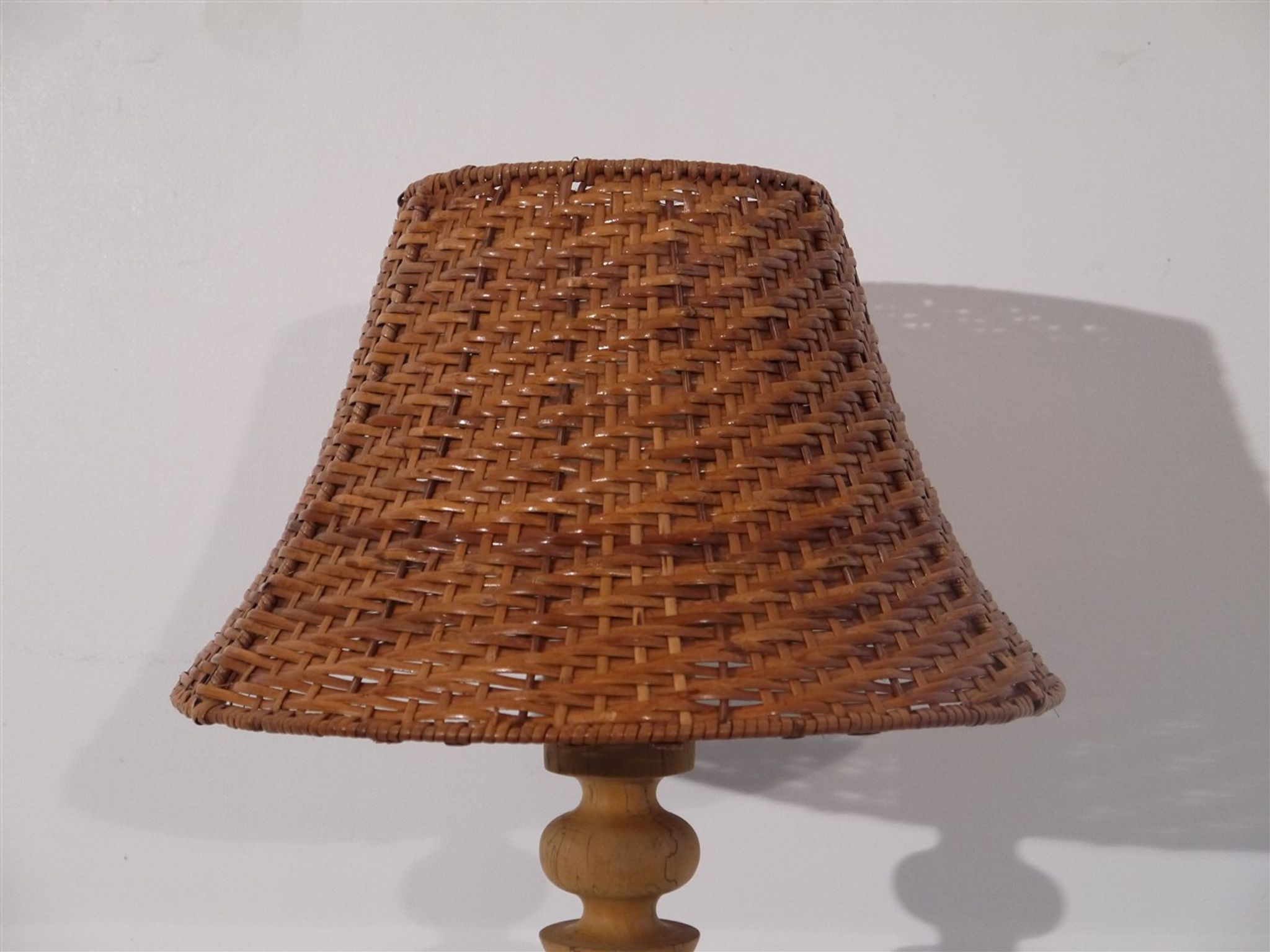 Lampe stylescandinave en bois et rotin 1970