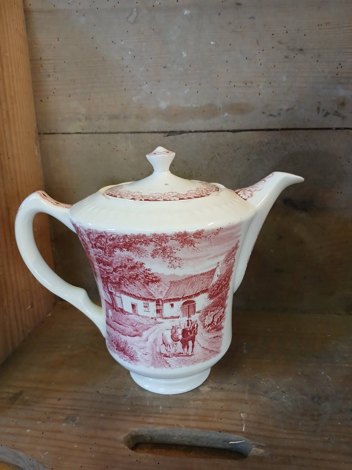 Antique coffee pot in Maastricht faience.