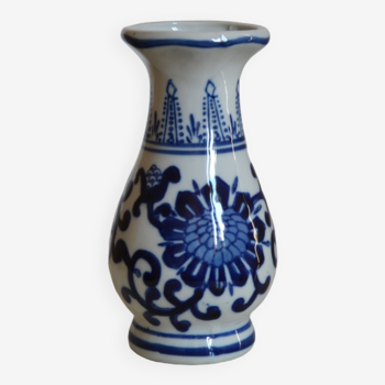 Vase à motifs bleu et blanc