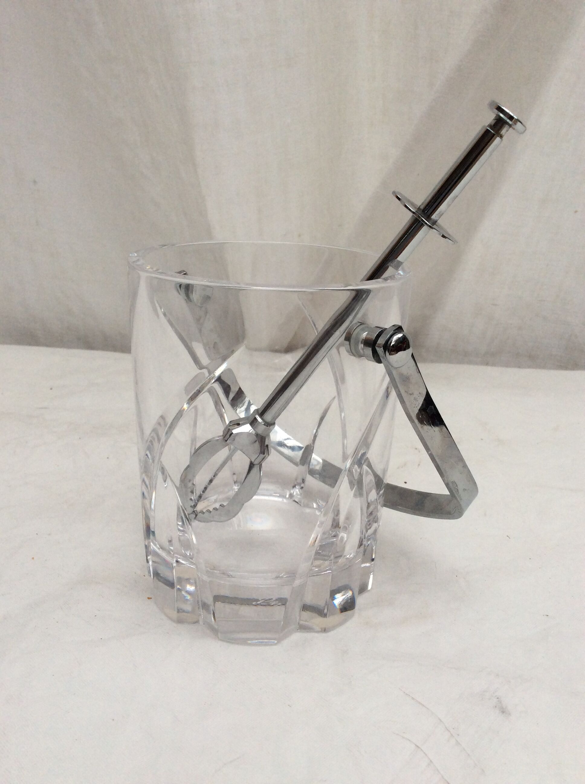 Crystal ice bucket Sevres France with spoon dimension: height -12.5cm- diameter -9.5cm-