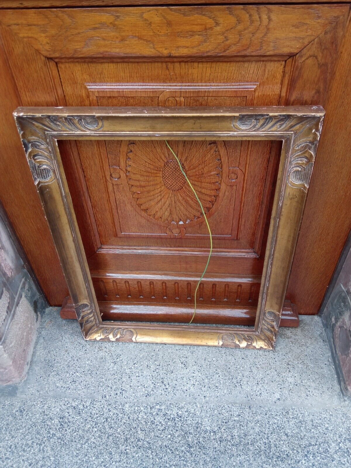 Old Montparnasse frame with keys and gilded leaf - Format 15 P - circa 1950