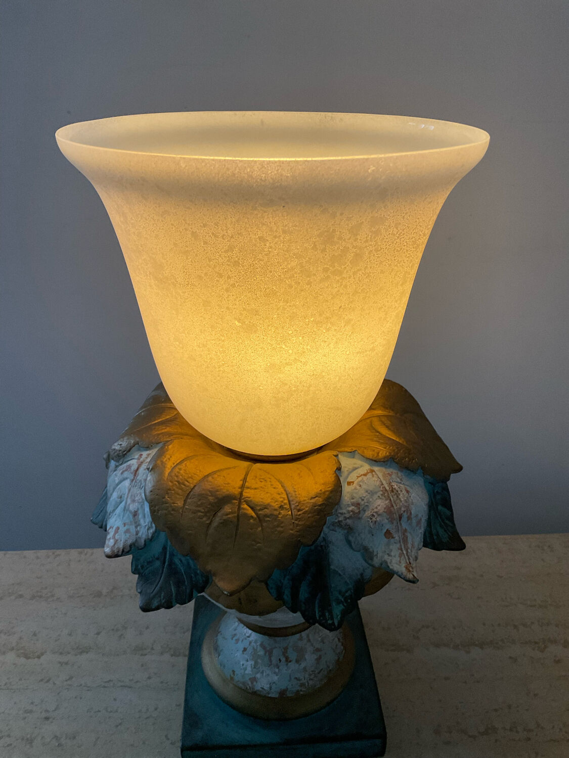 Lampe vintage en opaline et plâtre