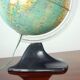 Globe lumineux en plastique, Tchécoslovaquie, années 1960