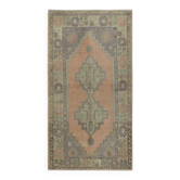 Tapis oriental turc fait main vintage pour maisons de campagne, intérieurs rustiques et tribaux. 100 % laine