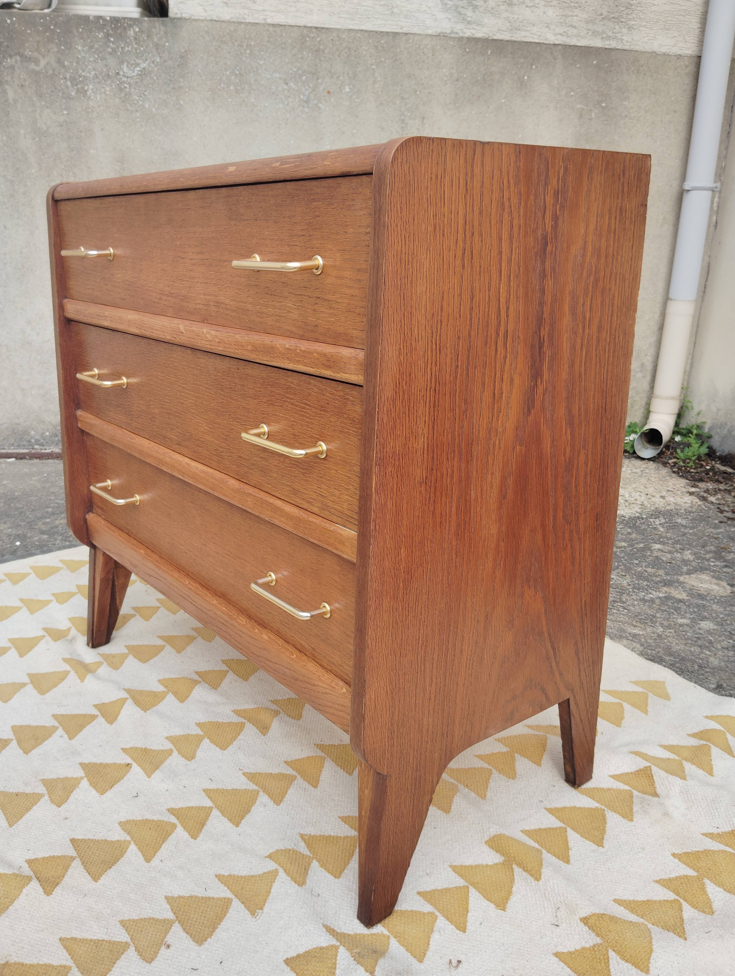 Small vintage chest of drawers