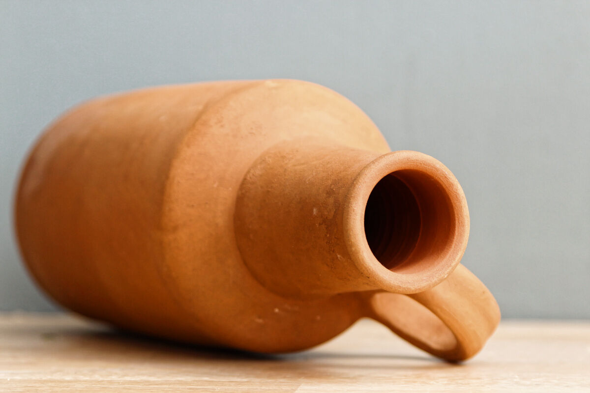 Vase bouteille terracotta - art populaire