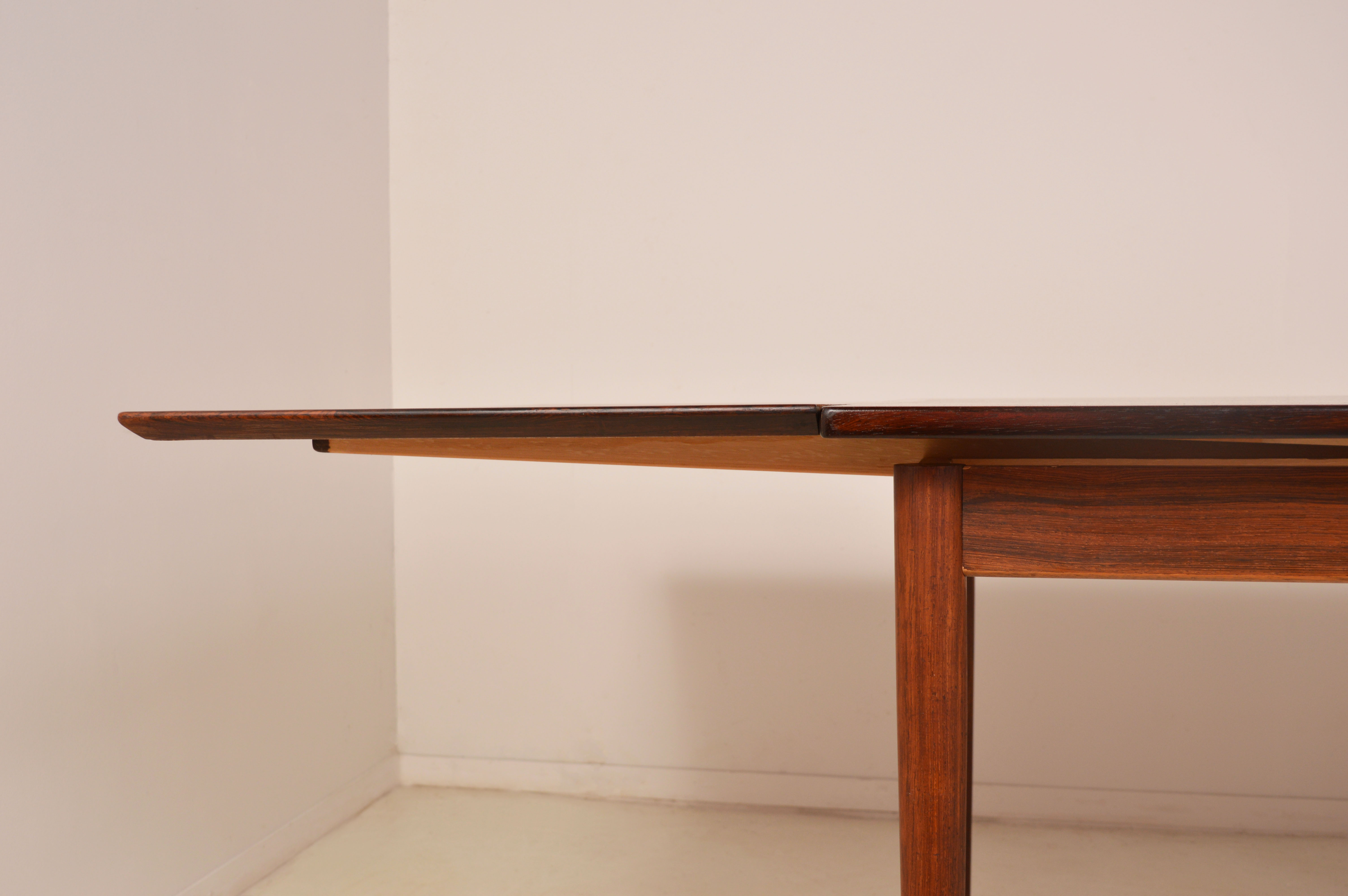 Scandinavian extendable rosewood dining table - 1960