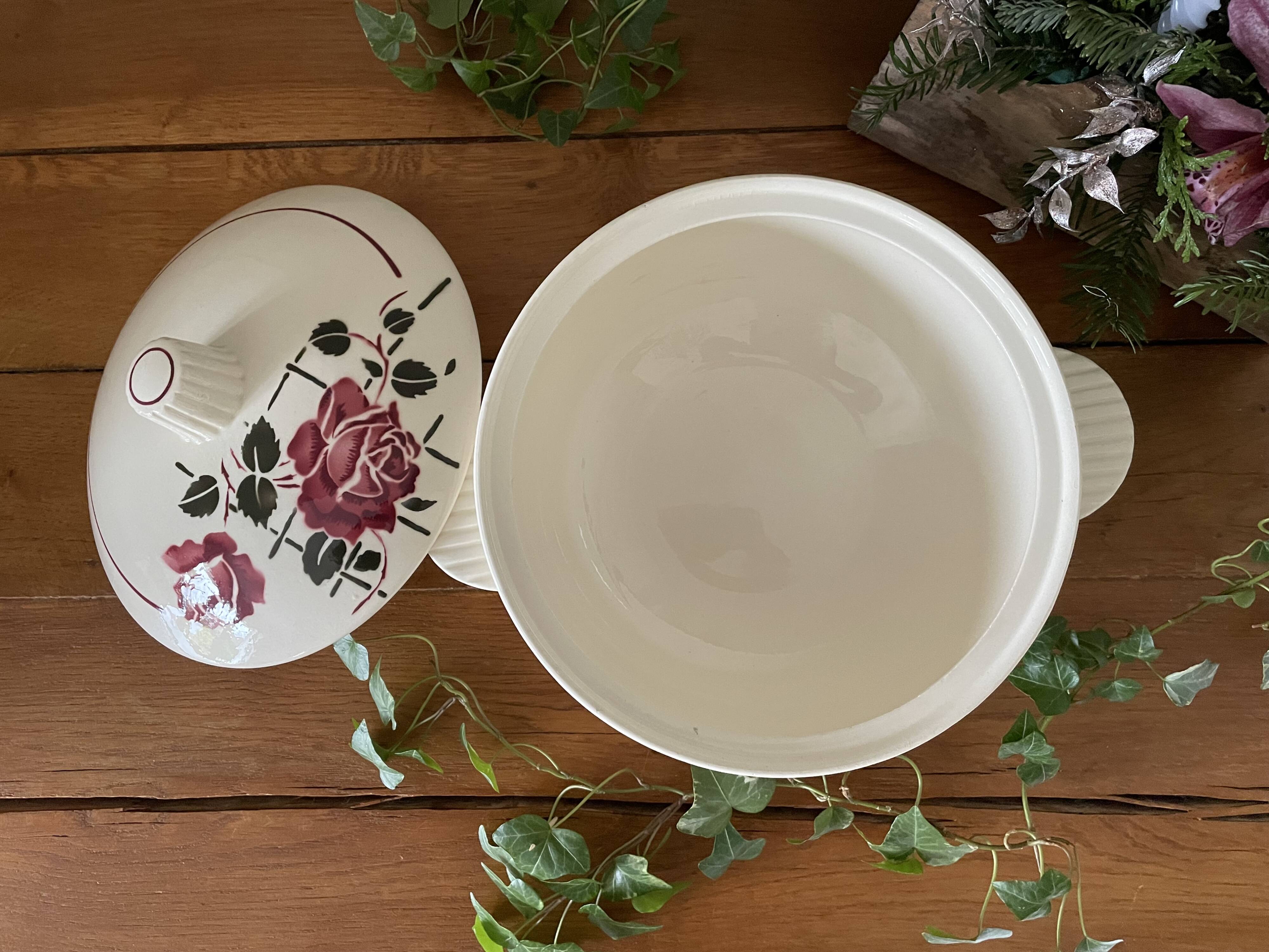 Antique soup tureen in Badonviller earthenware.