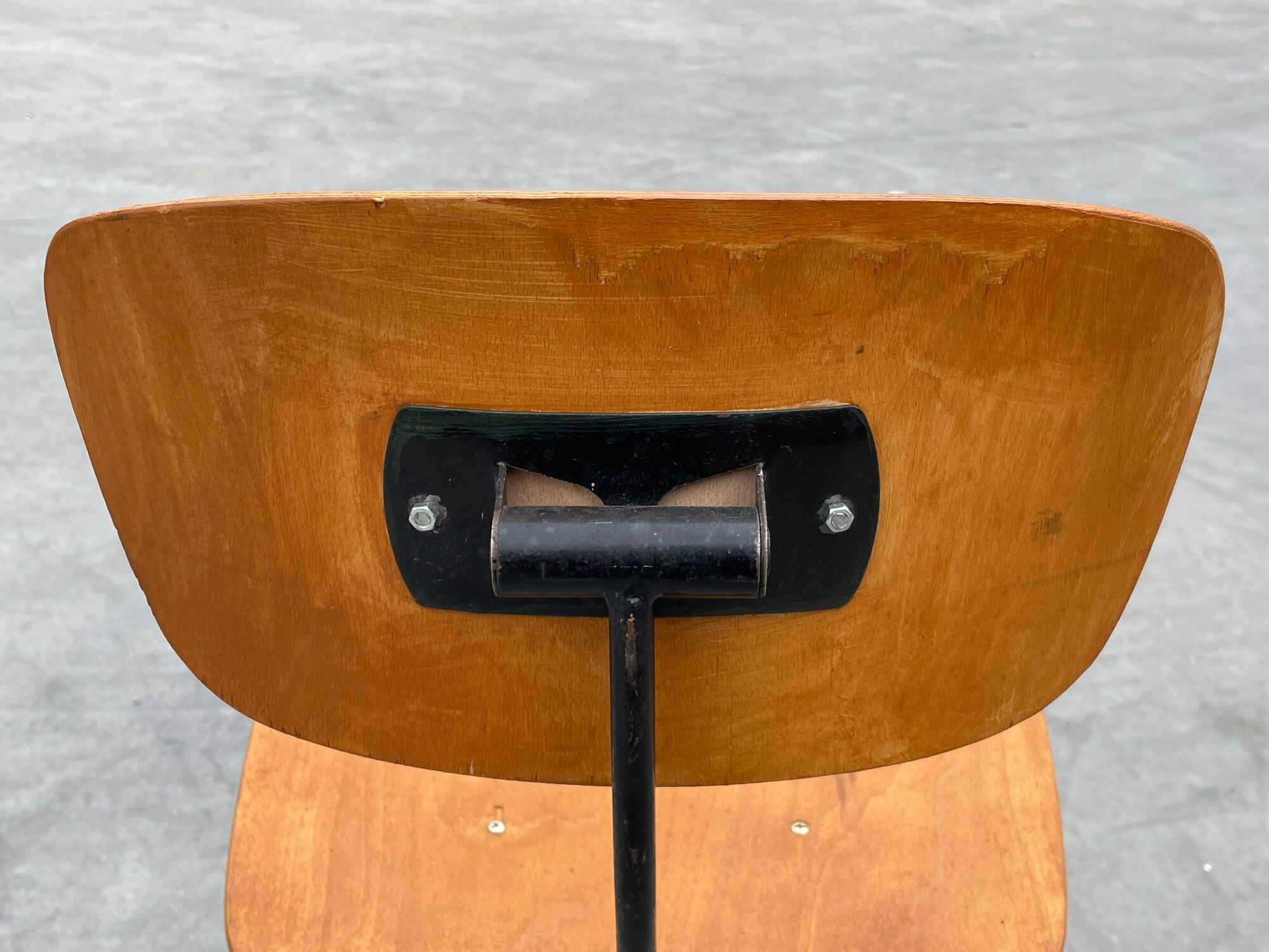 Friso Kramer Ahrend vintage work chair from Cirkel chair workshop design